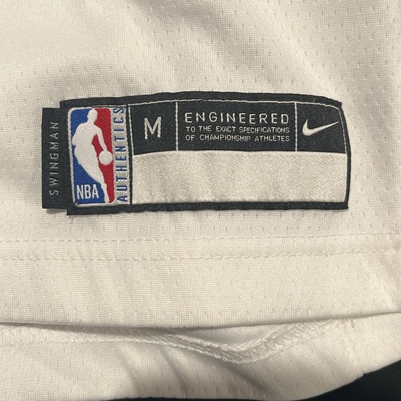 Lebron James jersey size M - Picture 3 of 3